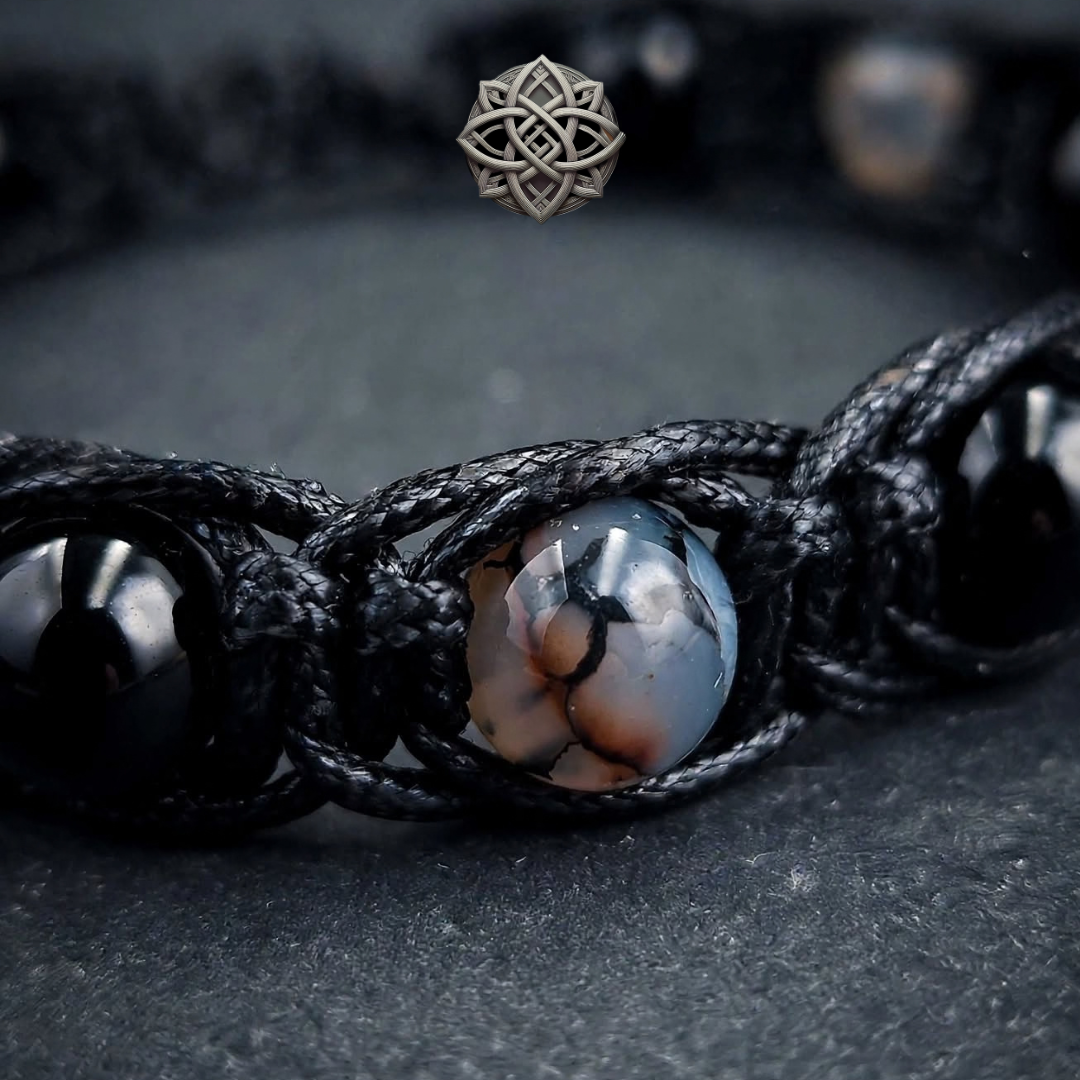 Ръчно изработена гривна Shamballa „Драконови вени“ от Crazy Art Room с бисери и декоративни елементи, подходяща за стилно носене.